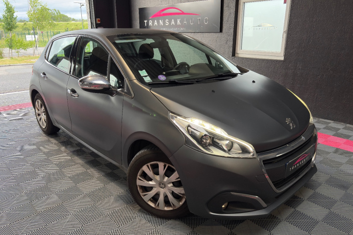 PEUGEOT 208